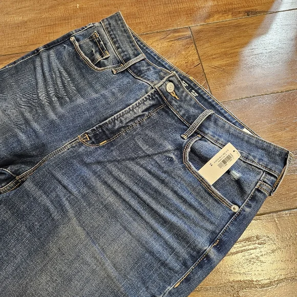 High Rise Jeans - Picture 2 of 3